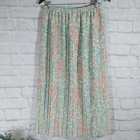 Leslie Fay Dresses & Skirts - Vintage Leslie Fay A-Line Floral Pleated Skirt